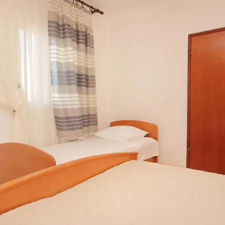 Apartment With Parking Space Pag - 9388