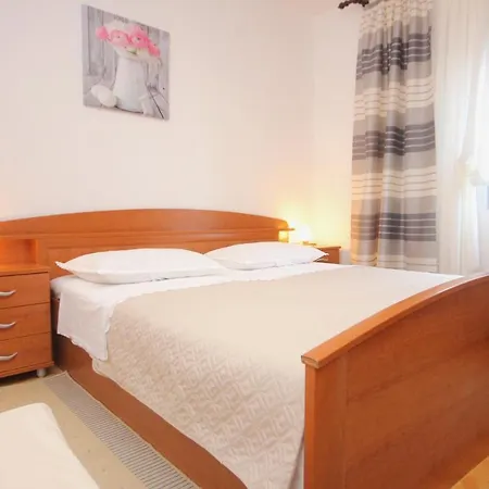 Apartment With Parking Space Pag - 9388